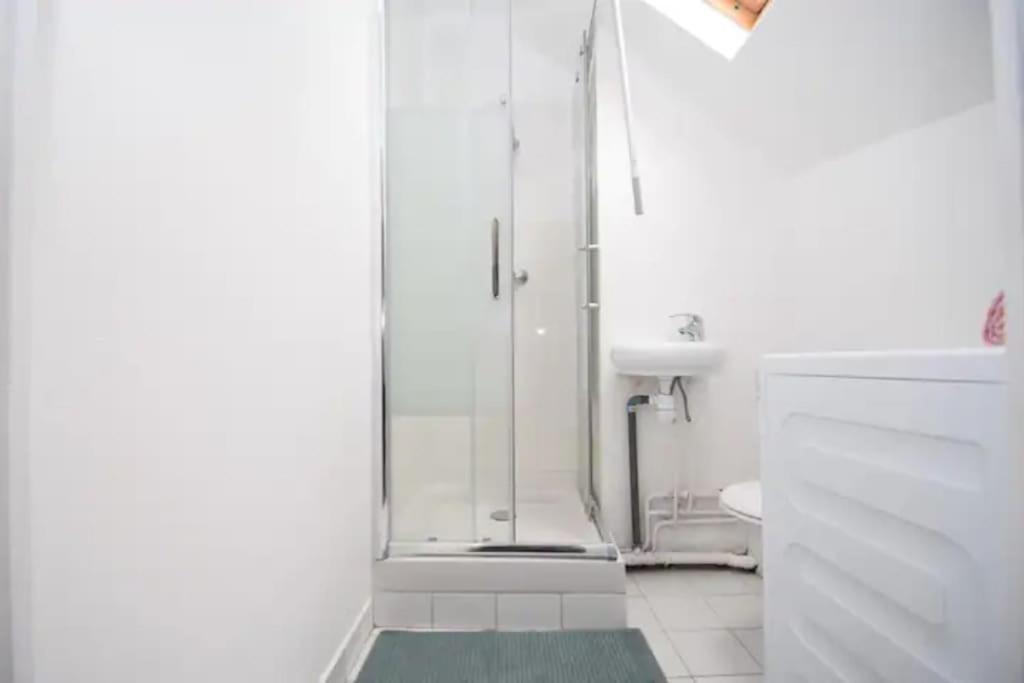 Disponible - Appartement Entier - 10Mn Rer B Aeroport Cdg - Paris Gare Du Nord, T11 Express, Le Bourget, Tout Equipe, Netflix Gratuit, 3 Personnes, 4Eme Etage, Escaliers, Parc Des Expositions, Parking Rue Gratuit Apres 19H Дранси Экстерьер фото